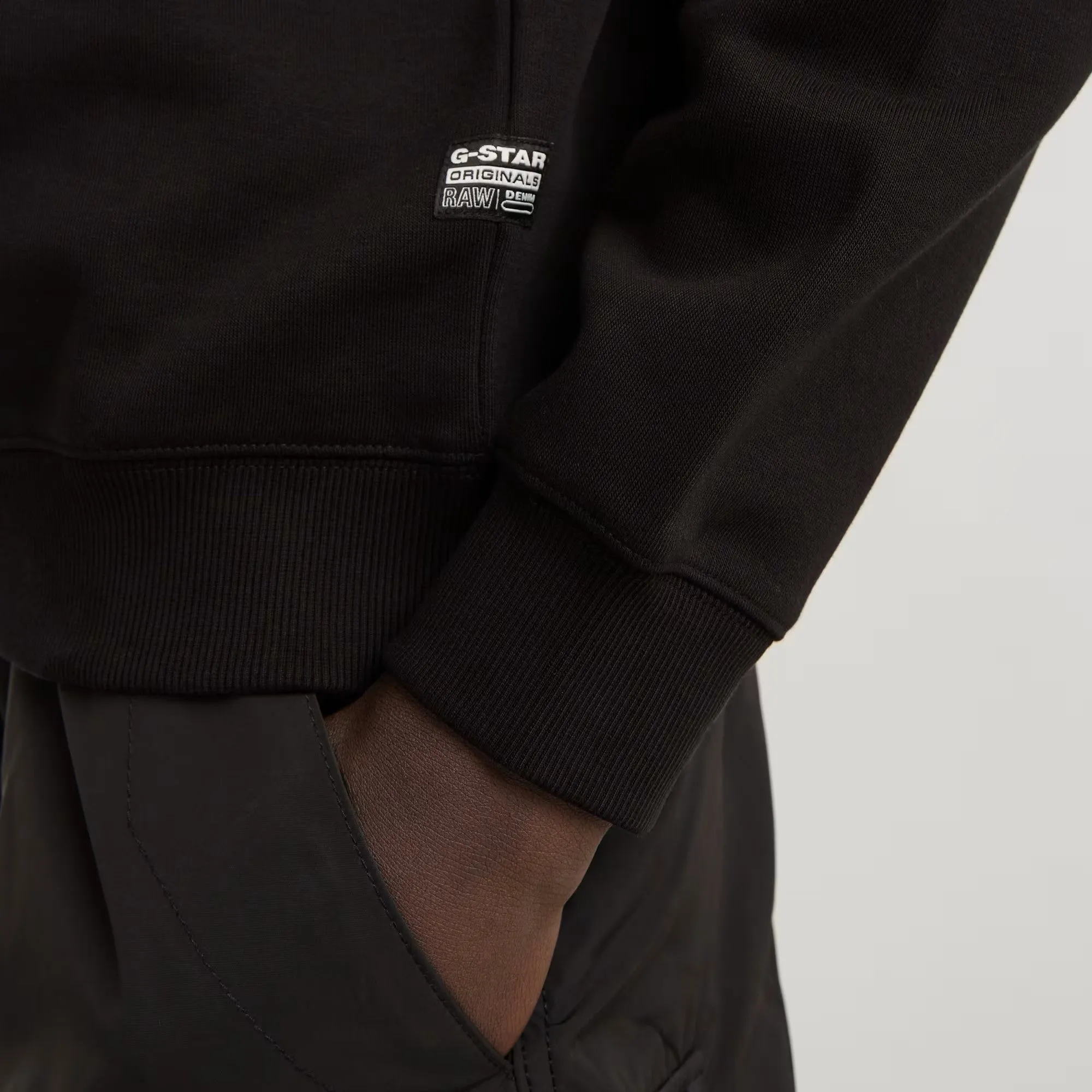 Stacked Old Skool Logo R SW (Black) - D25099-D733-6484