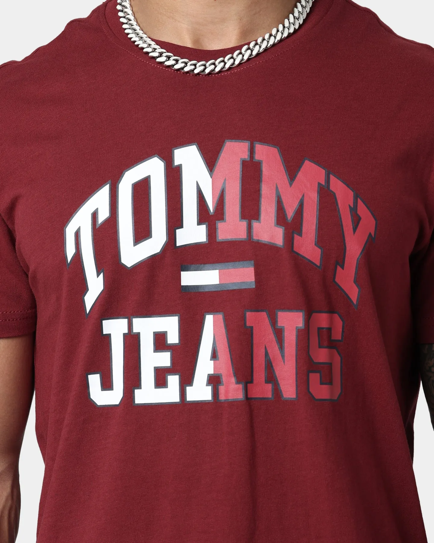 Tommy Jeans TJM Entry Collegiate T-Shirt Bing Cherry